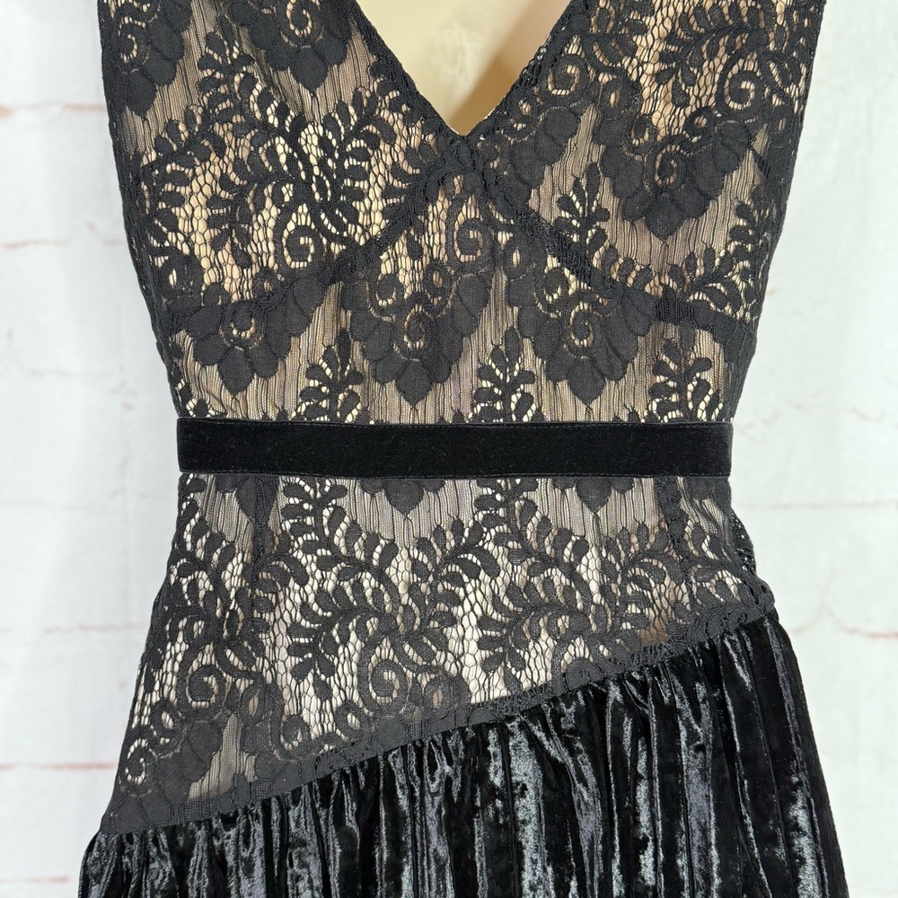 NEW ANTHROPOLOGIE FOXIEDOX Aurora S Black Lace & Velvet Ruffle Dress Size Small - Picture 9 of 15